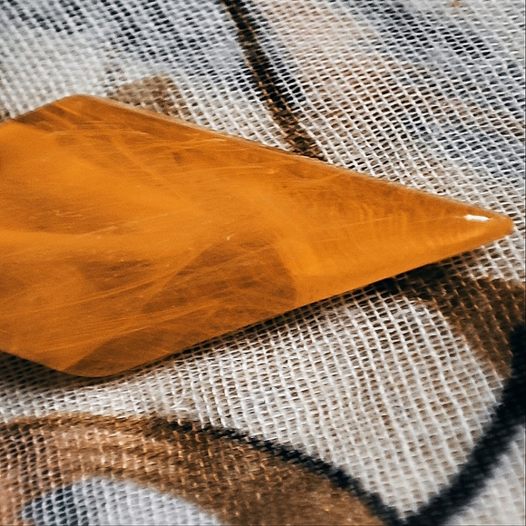 Vintage Early Plastic Elongated Triangle Swirled Swirly Juicy Orange Brooch Pin - Picture 6 of 6